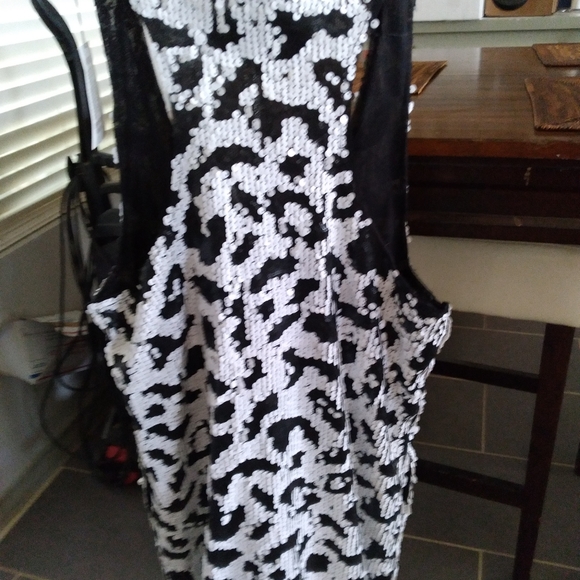 3 Ladies' dresses - Picture 15 of 16